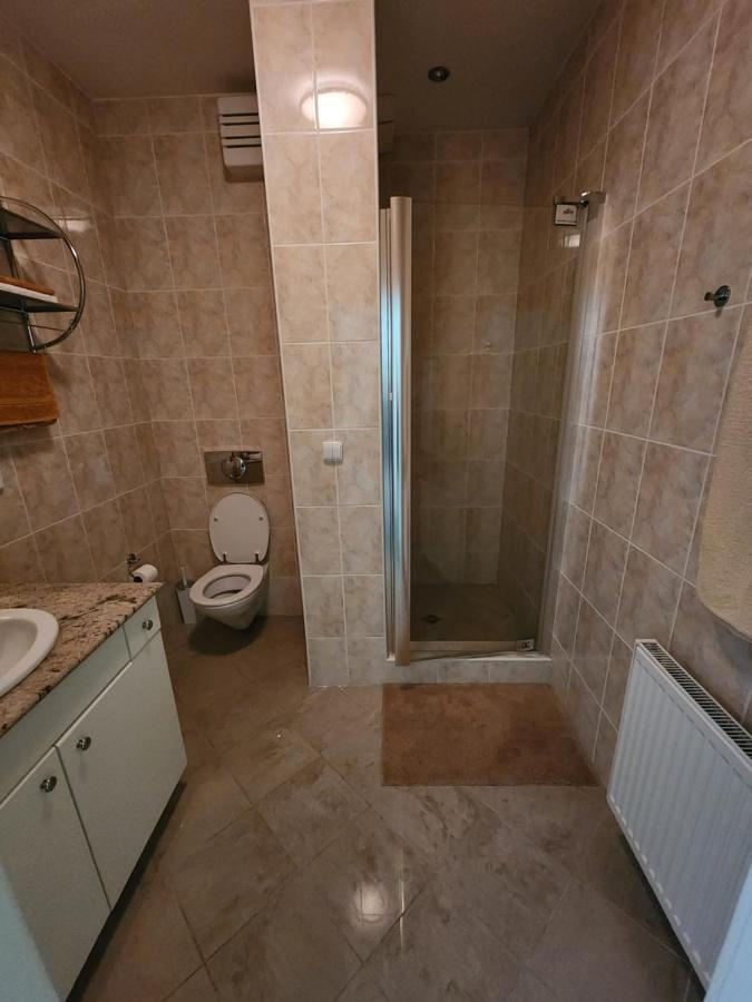 Kristoff Plaza Trencianske Teplice Apartment เตร็นชีน ภายนอก รูปภาพ