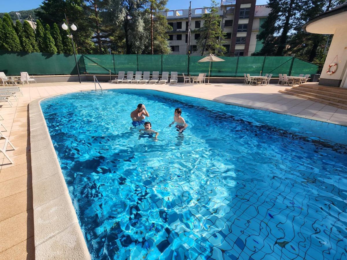 Kristoff Plaza Trencianske Teplice Apartment เตร็นชีน ภายนอก รูปภาพ