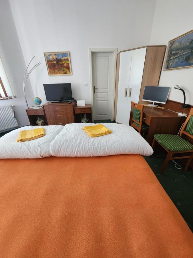 Kristoff Plaza Trencianske Teplice Apartment เตร็นชีน ภายนอก รูปภาพ
