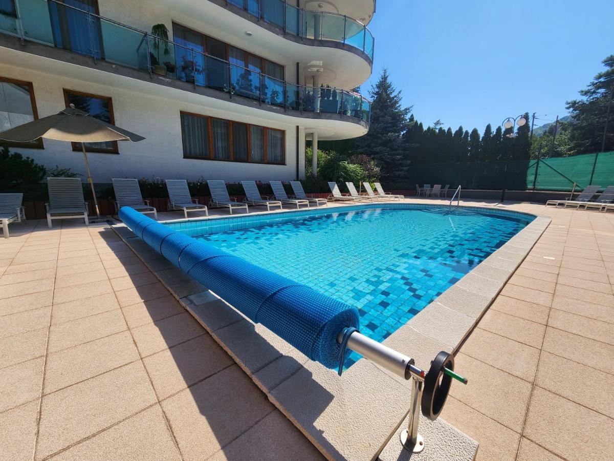 Kristoff Plaza Trencianske Teplice Apartment เตร็นชีน ภายนอก รูปภาพ